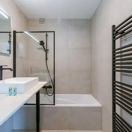 Beautiful On A Location In Apartment *